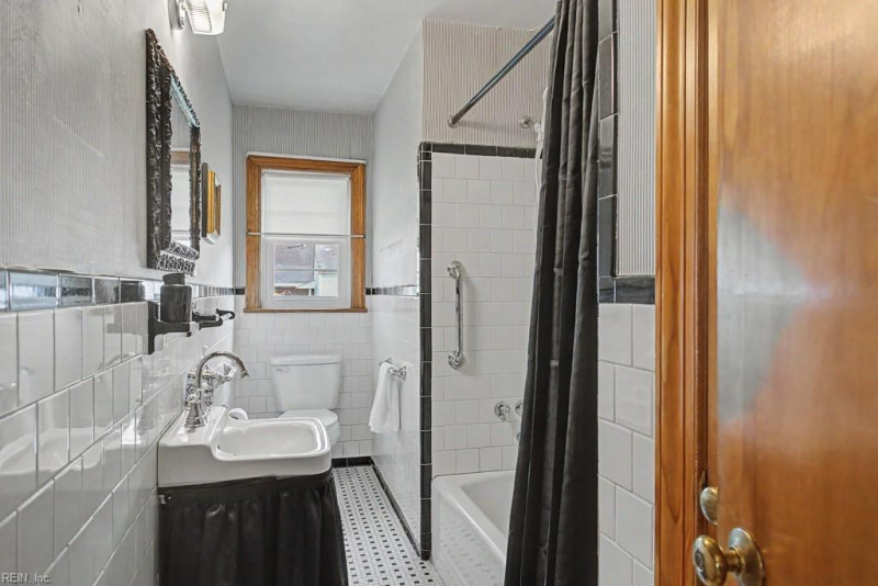 Photo 15 of 25 residential for sale in Hampton virginia