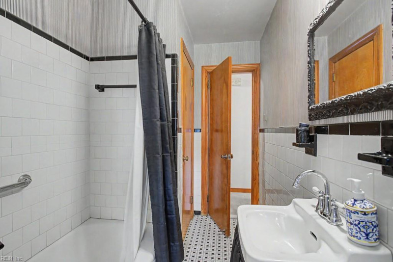 Photo 16 of 25 residential for sale in Hampton virginia