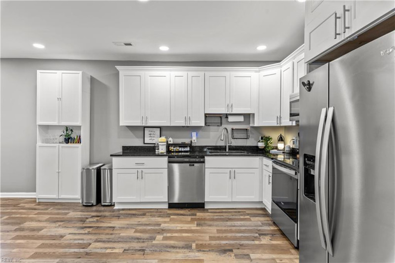 Photo 11 of 27 residential for sale in Hampton virginia
