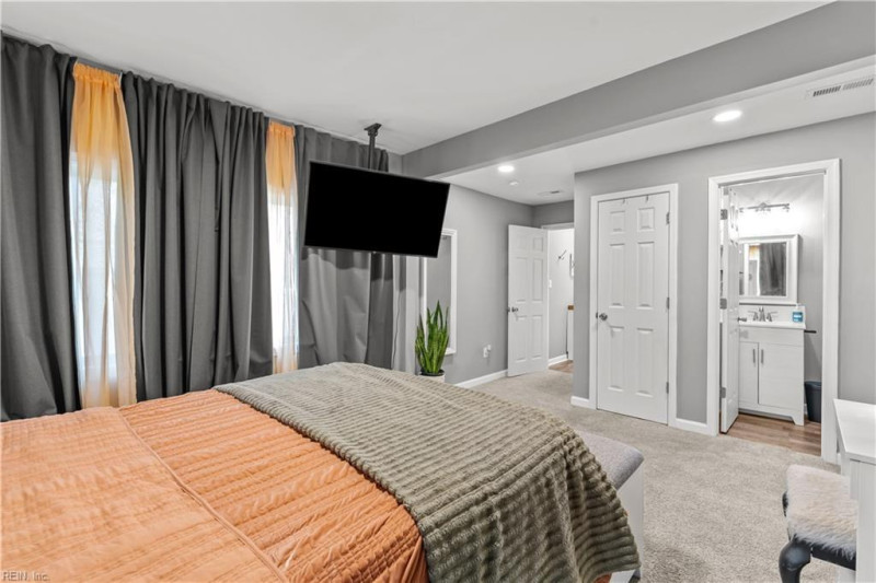 Photo 16 of 27 residential for sale in Hampton virginia