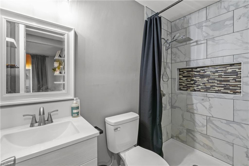 Photo 17 of 27 residential for sale in Hampton virginia