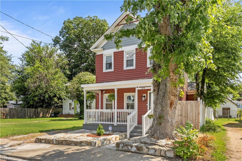 Photo 4 of 27 residential for sale in Hampton virginia