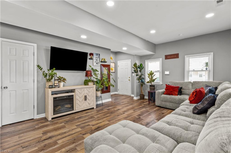 Photo 7 of 27 residential for sale in Hampton virginia