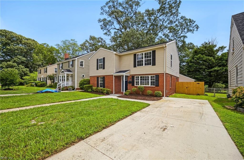 Photo 3 of 36 residential for sale in Hampton virginia