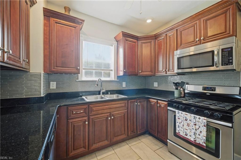 Photo 17 of 49 residential for sale in Portsmouth virginia