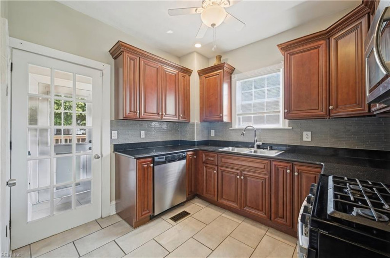 Photo 19 of 49 residential for sale in Portsmouth virginia