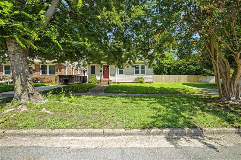 Photo 4 of 49 residential for sale in Portsmouth virginia