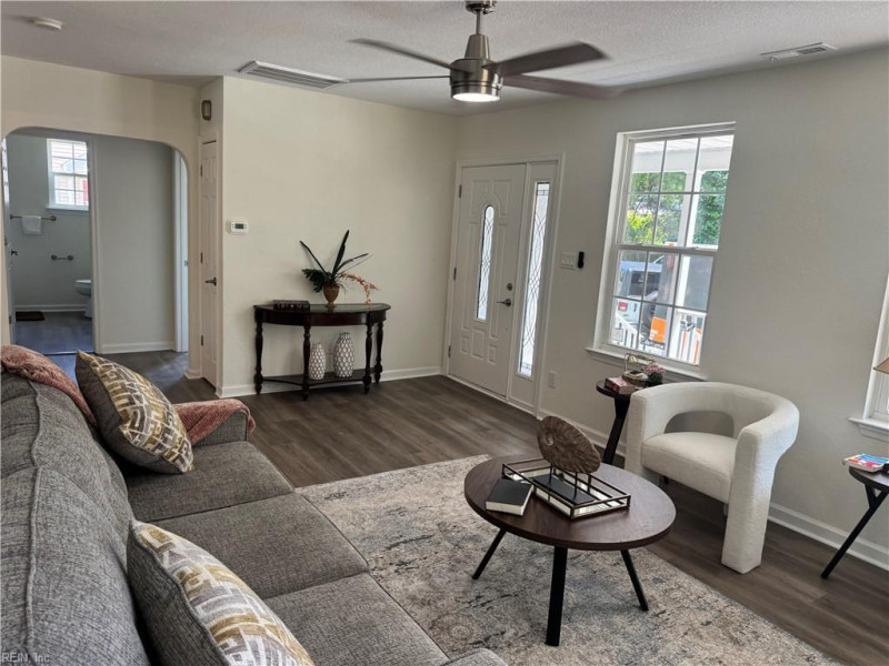 Photo 3 of 16 residential for sale in Chesapeake virginia