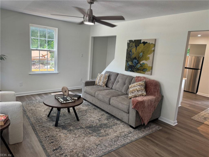 Photo 4 of 16 residential for sale in Chesapeake virginia