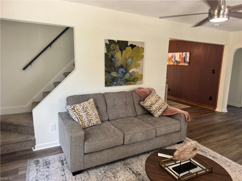 Photo 5 of 16 residential for sale in Chesapeake virginia