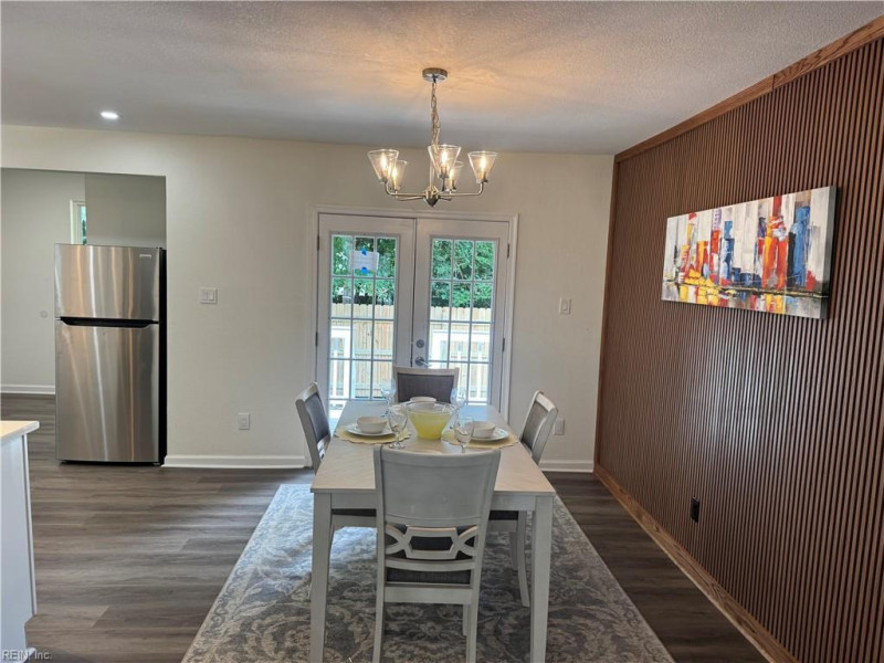 Photo 6 of 16 residential for sale in Chesapeake virginia