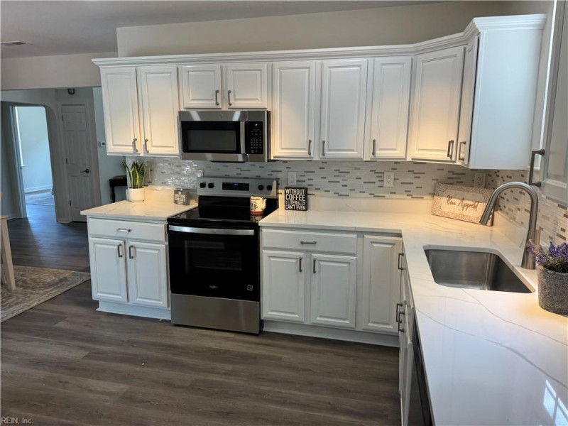 Photo 8 of 16 residential for sale in Chesapeake virginia