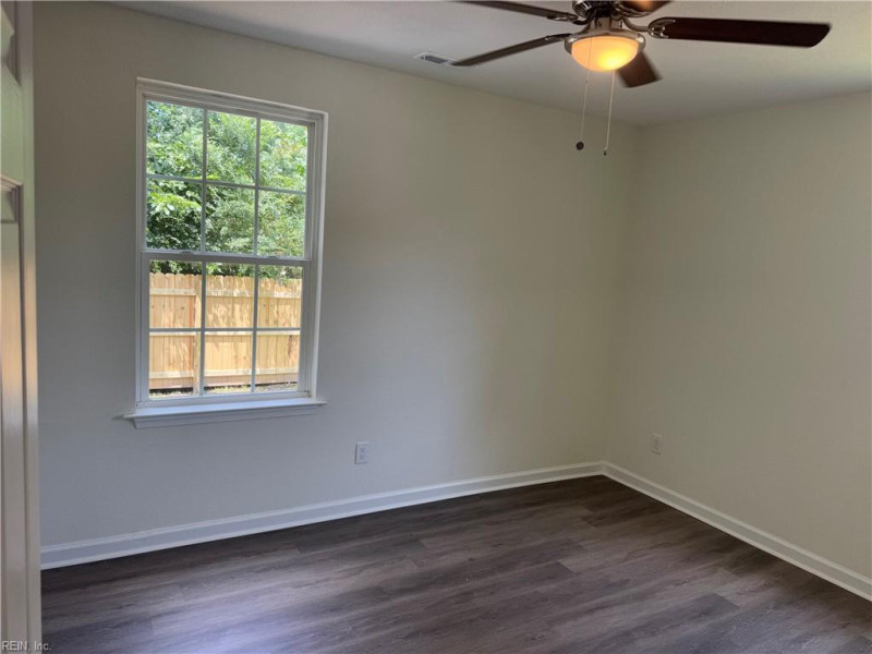 Photo 9 of 16 residential for sale in Chesapeake virginia