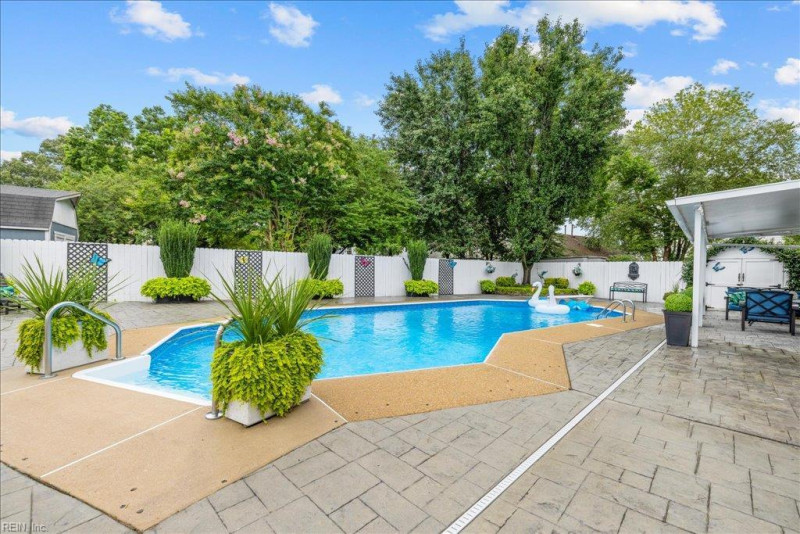 Photo 4 of 46 residential for sale in Virginia Beach virginia