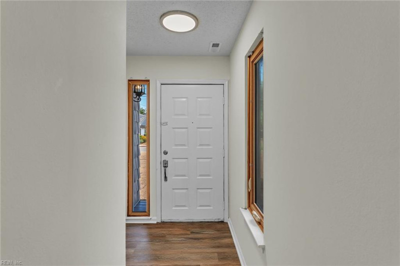 Photo 16 of 44 residential for sale in Virginia Beach virginia