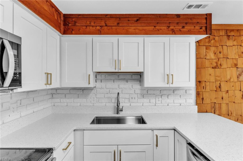 Photo 18 of 44 residential for sale in Virginia Beach virginia