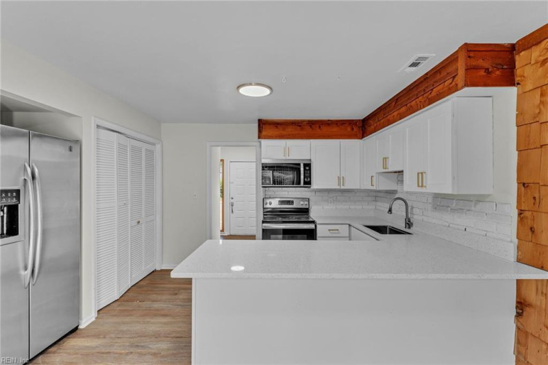 Photo 20 of 44 residential for sale in Virginia Beach virginia