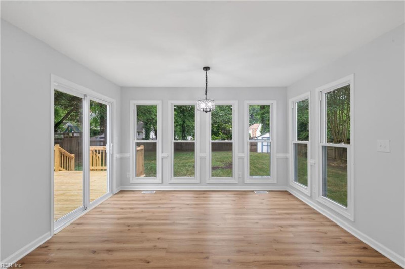 Photo 11 of 45 residential for sale in Chesapeake virginia