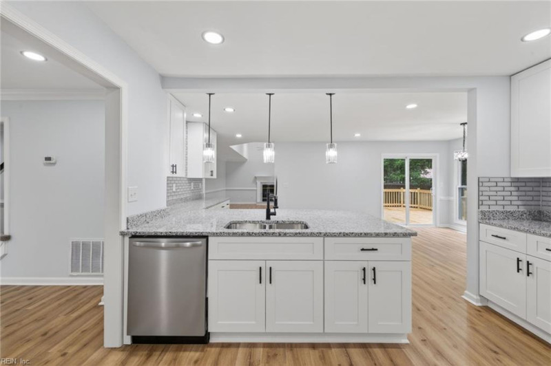 Photo 13 of 45 residential for sale in Chesapeake virginia
