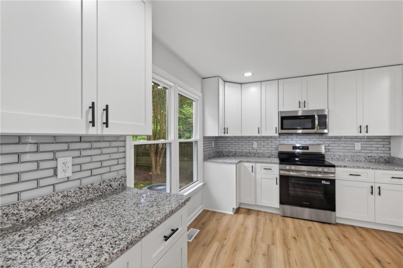 Photo 15 of 45 residential for sale in Chesapeake virginia
