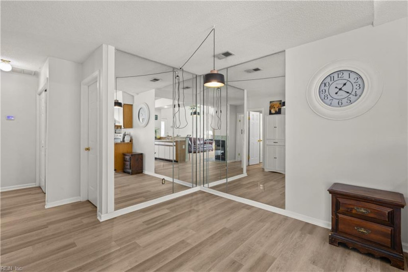 Photo 4 of 30 residential for sale in Virginia Beach virginia