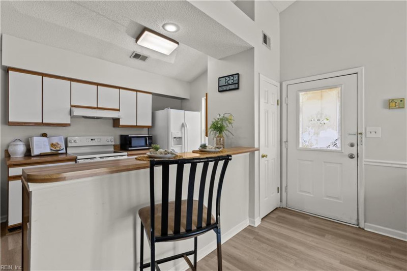 Photo 5 of 30 residential for sale in Virginia Beach virginia