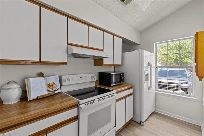 Photo 6 of 30 residential for sale in Virginia Beach virginia