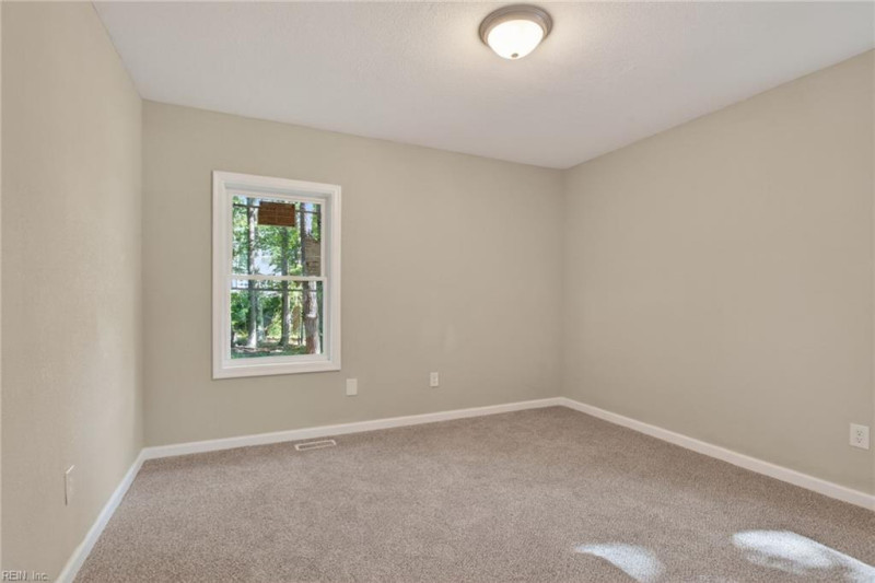 Photo 14 of 23 residential for sale in James City County virginia
