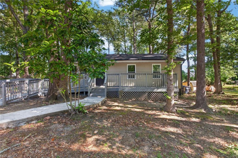 Photo 2 of 23 residential for sale in James City County virginia