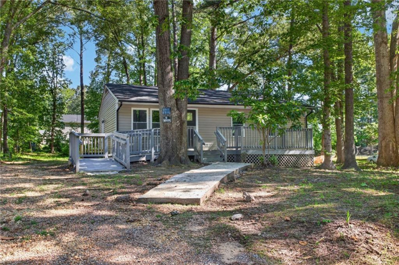 Photo 3 of 23 residential for sale in James City County virginia