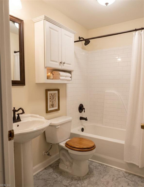 Photo 4 of 8 residential for sale in Suffolk virginia