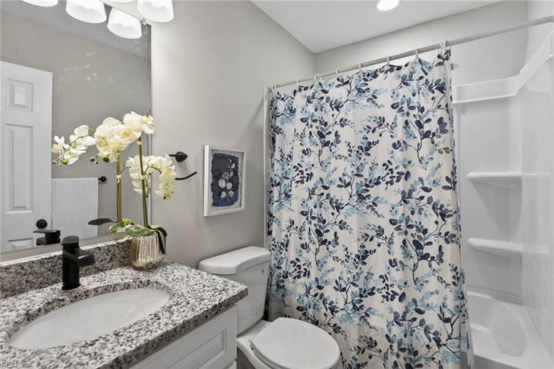 Photo 12 of 18 residential for sale in Portsmouth virginia