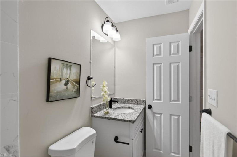 Photo 16 of 18 residential for sale in Portsmouth virginia