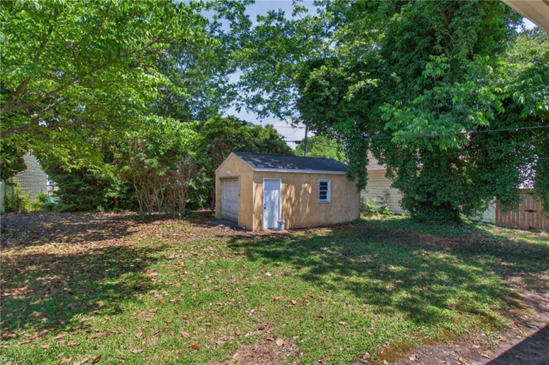 Photo 17 of 18 residential for sale in Portsmouth virginia