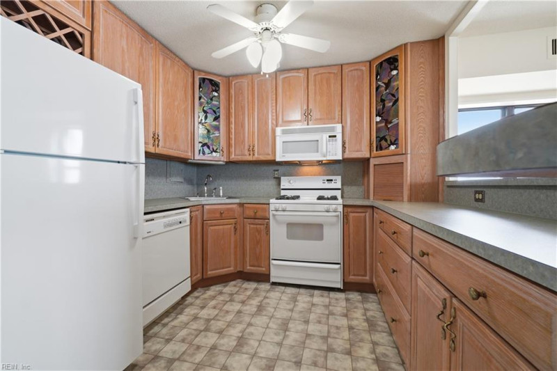 Photo 10 of 33 residential for sale in Portsmouth virginia
