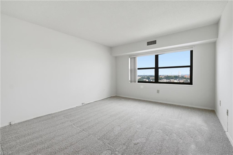 Photo 13 of 33 residential for sale in Portsmouth virginia
