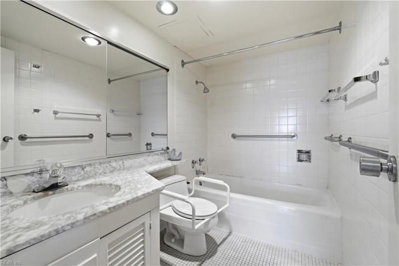 Photo 16 of 33 residential for sale in Portsmouth virginia
