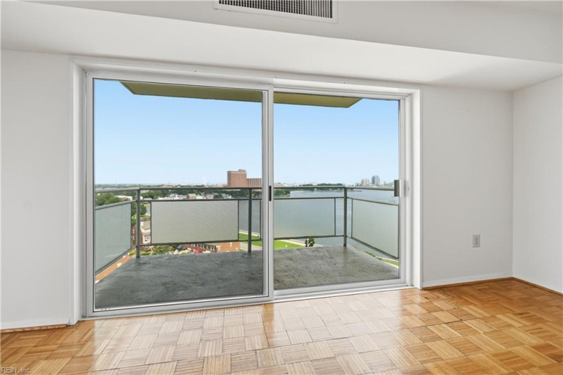Photo 6 of 33 residential for sale in Portsmouth virginia
