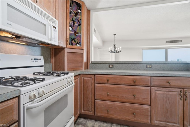 Photo 9 of 33 residential for sale in Portsmouth virginia