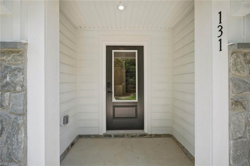 Photo 4 of 50 residential for sale in York County virginia