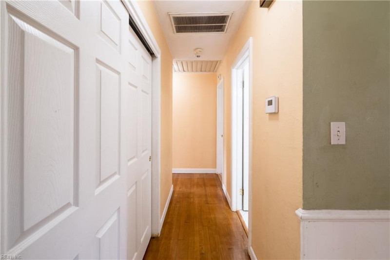 Photo 12 of 34 residential for sale in Hampton virginia