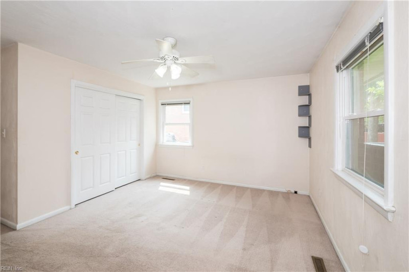 Photo 14 of 34 residential for sale in Hampton virginia