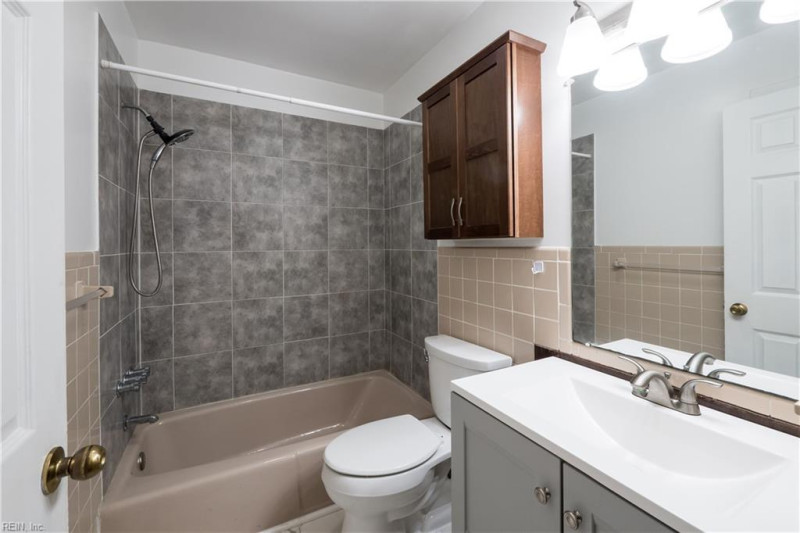 Photo 18 of 34 residential for sale in Hampton virginia