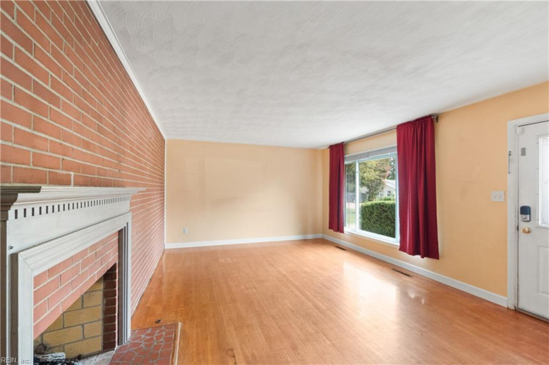 Photo 3 of 34 residential for sale in Hampton virginia