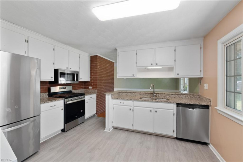 Photo 9 of 34 residential for sale in Hampton virginia