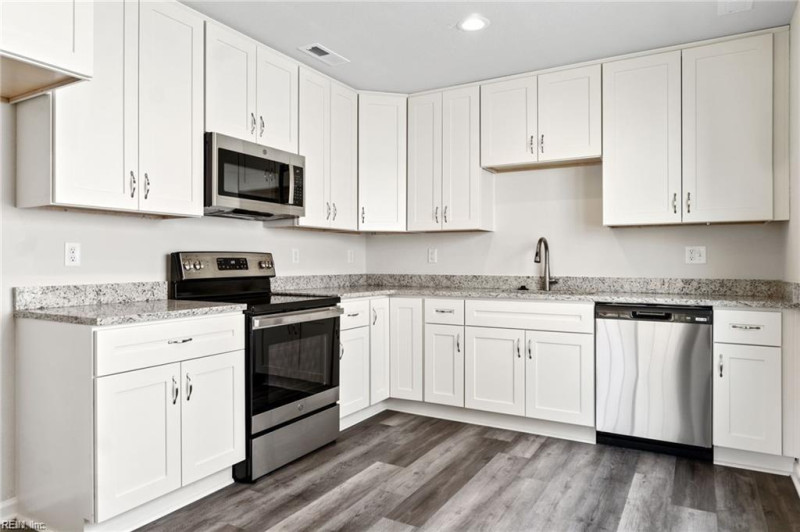 Photo 3 of 9 residential for sale in Chesapeake virginia