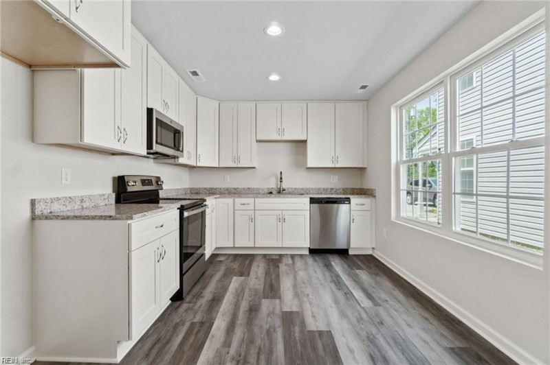 Photo 4 of 9 residential for sale in Chesapeake virginia