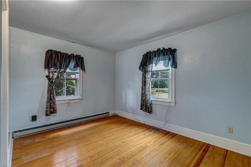 Photo 12 of 47 residential for sale in Gloucester County virginia