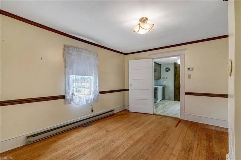 Photo 16 of 47 residential for sale in Gloucester County virginia