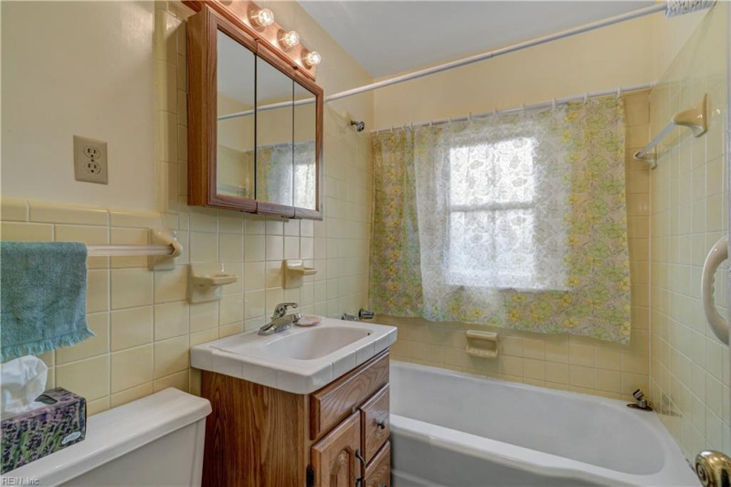 Photo 17 of 47 residential for sale in Gloucester County virginia